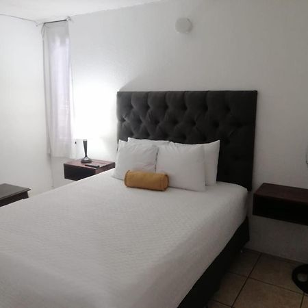 Global Airport Inn Free Shuttle Guatemala City ภายนอก รูปภาพ