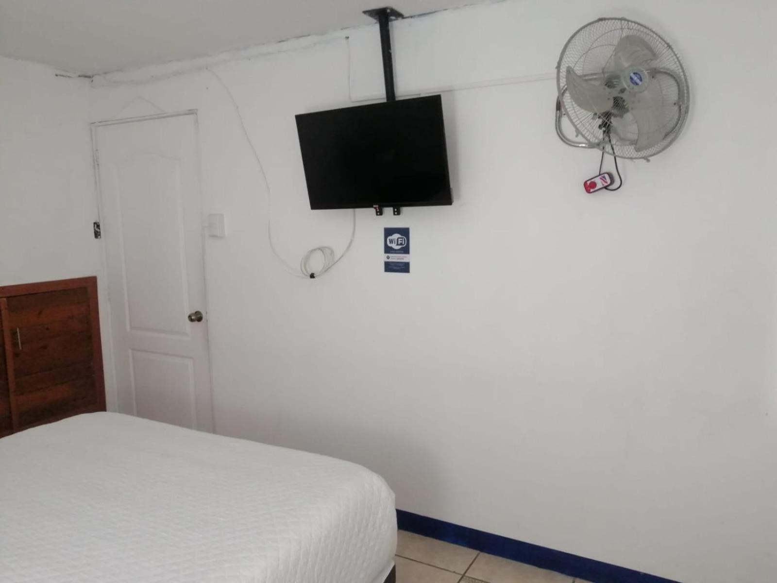 Global Airport Inn Free Shuttle Guatemala City ภายนอก รูปภาพ